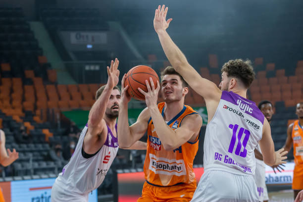 胜负往往由 胜负往往由