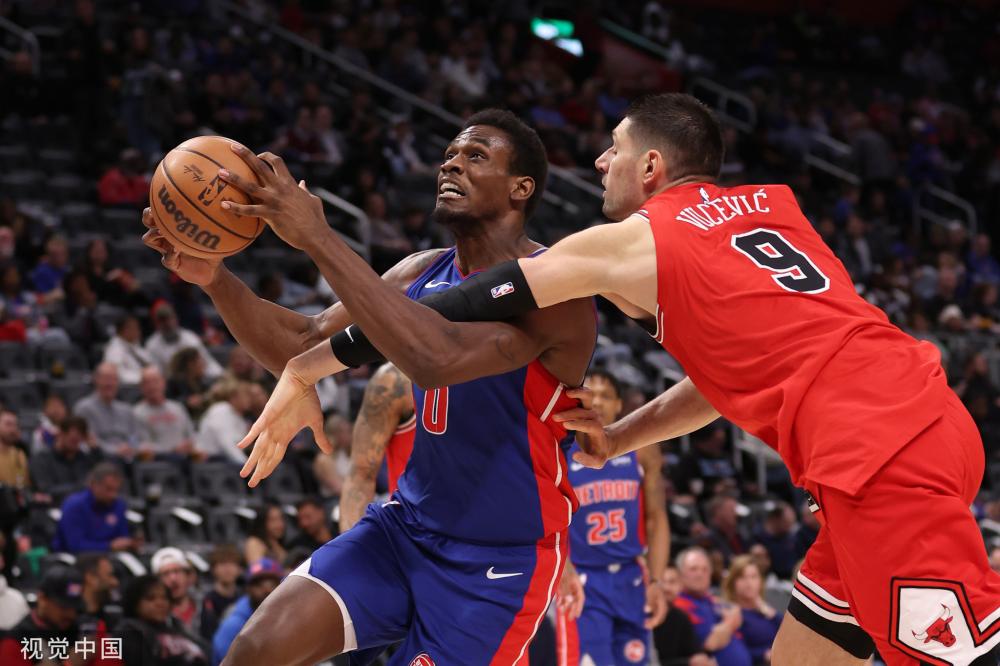 《符文战场》英雄联盟实体卡牌今夏登陆中国.