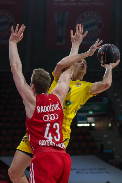 罗贝托巴萨生涯373场打进19球，共赢得21座冠军奖杯