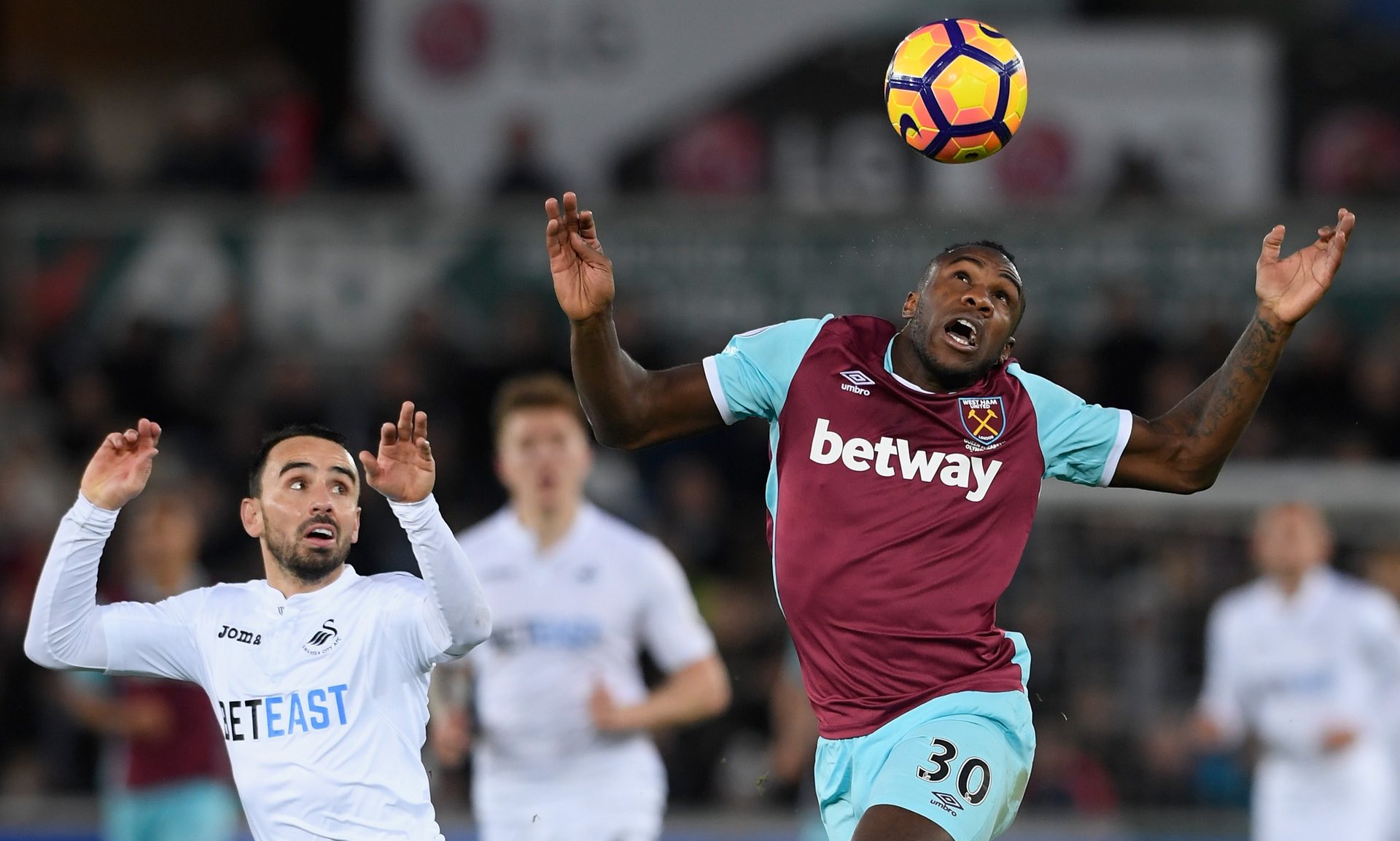 韦世豪首次回应被辱骂：感谢全国友好球迷给我力量！未来专注踢球