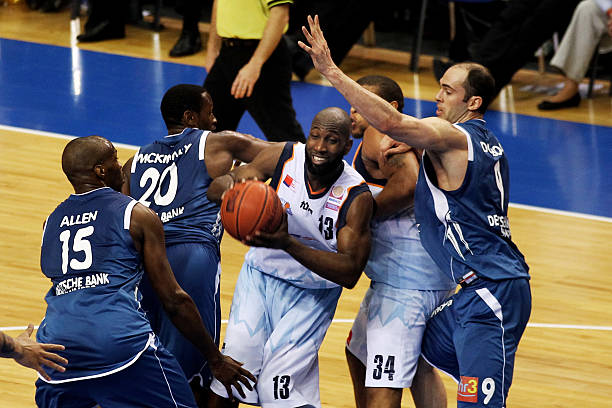 湖人队在步行者队的比赛后面临重大决定